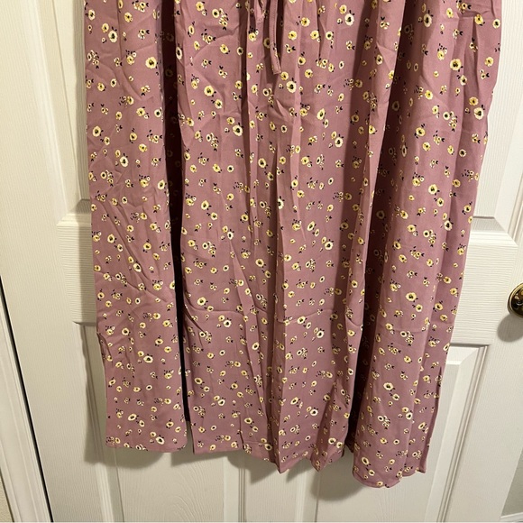 Light lavender maxi dress with flowers - Picture 7 of 8